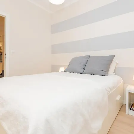 Апартаменты Cosy Near Basilica Da Estrela *